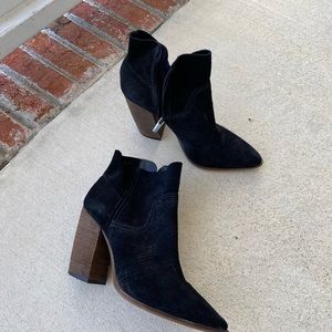 || Vince Camuto || Booties